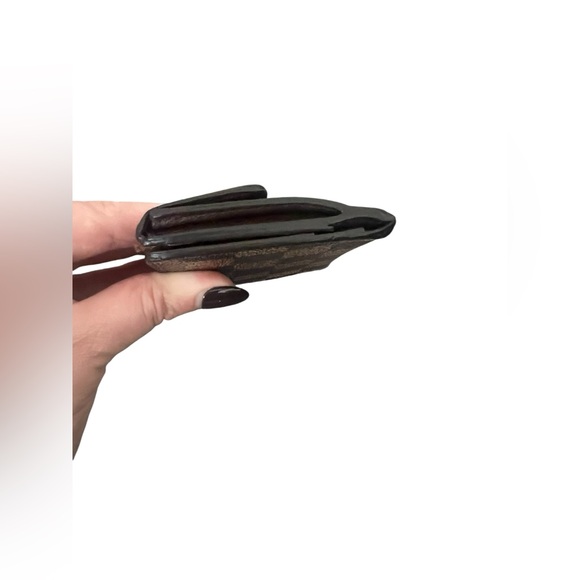 LOUIS VUITTON Damier Ebene Ludlow Wallet - Picture 6 of 13